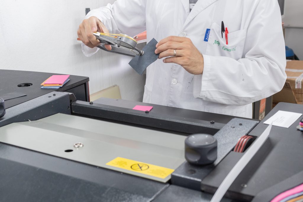 Strumento per tracciare linee sulla pelle. Marcatore regolabile